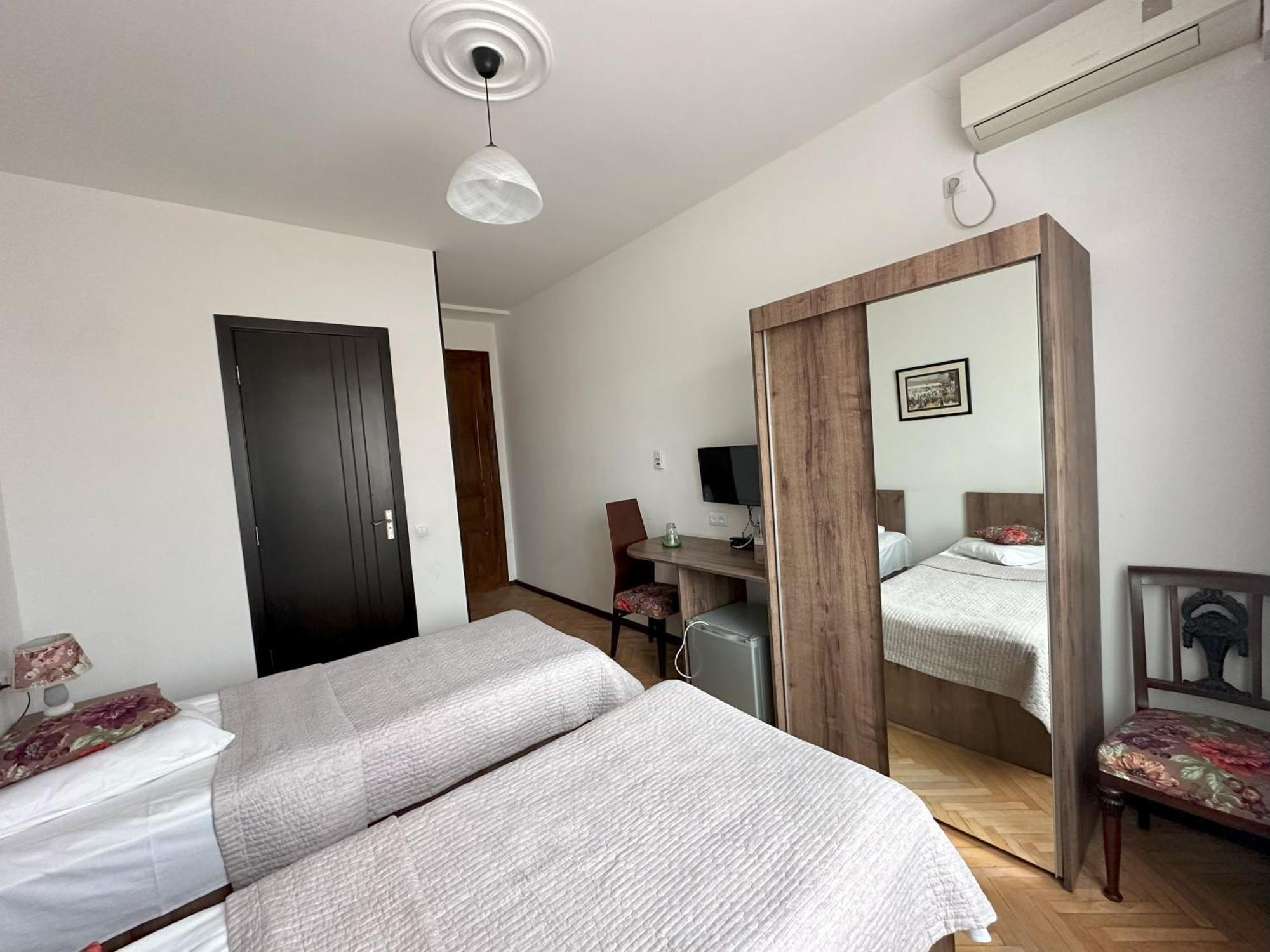 Hotel Home Otel *